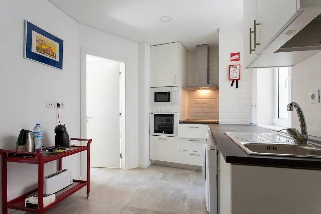 Near The River 3 Bedrooms Flat, With Ac For 9 Lisboa Apartmán